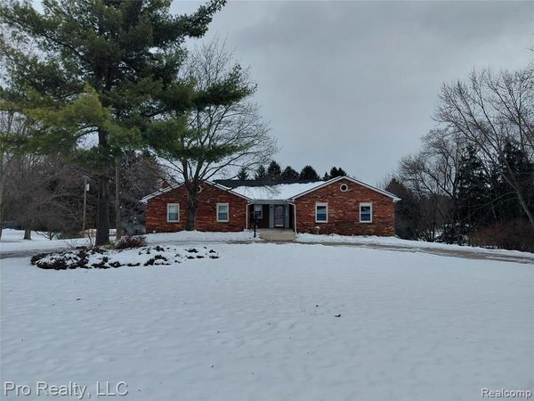 8445 Crestshire Drive, Augusta Twp, MI 48197