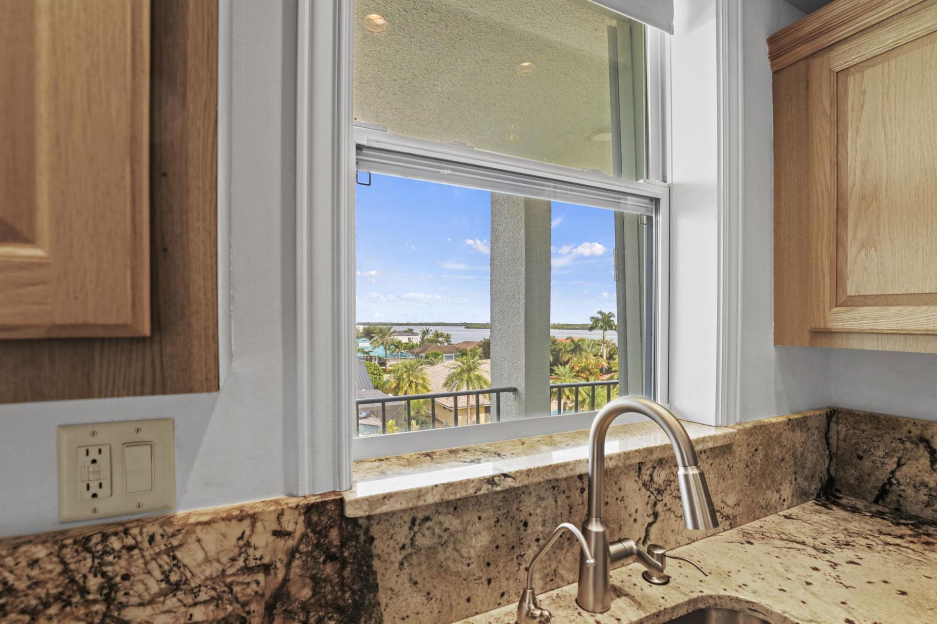 109 Paradise Harbour Boulevard, Unit 514 + Boat, North Palm Beach, FL 33408 Photo