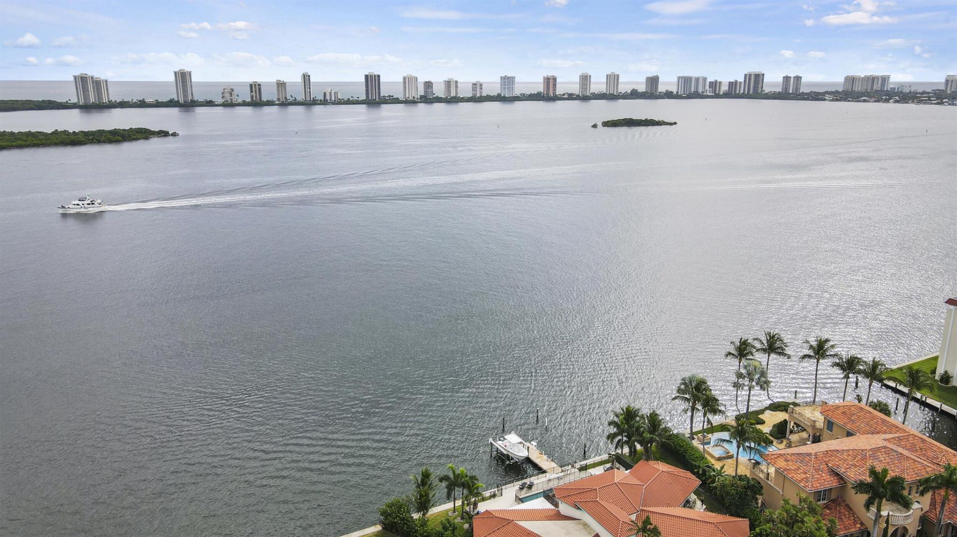 109 Paradise Harbour Boulevard, Unit 514 + Boat, North Palm Beach, FL 33408 Photo