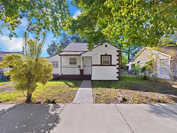 1114 NW 39th St, Miami, FL 33127