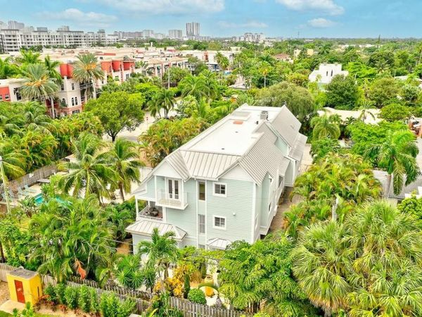 1112 NE 17th Way, Unit 1112, Fort Lauderdale, FL 33304