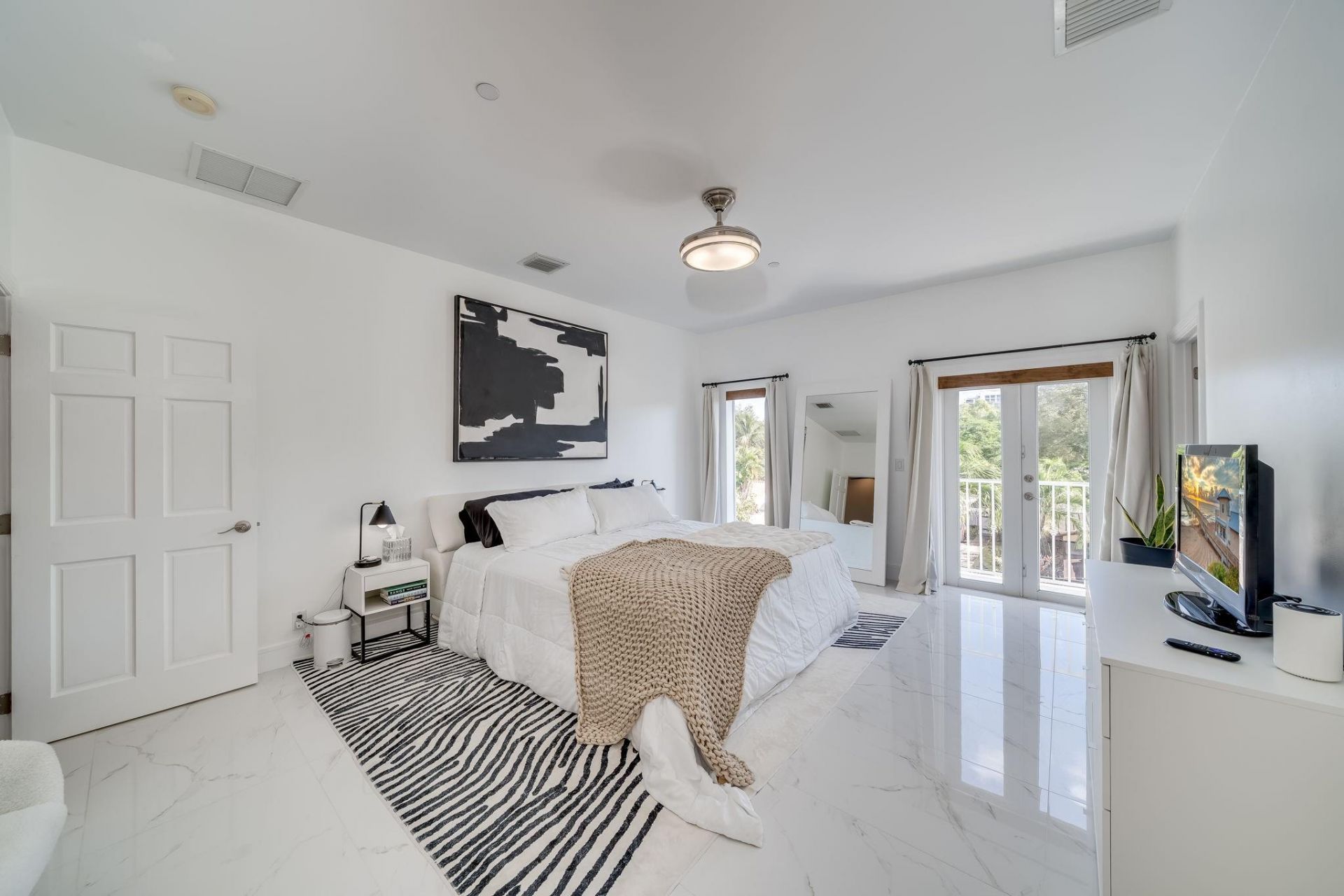 1112 NE 17th Way, Unit 1112, Fort Lauderdale, FL 33304 Photo