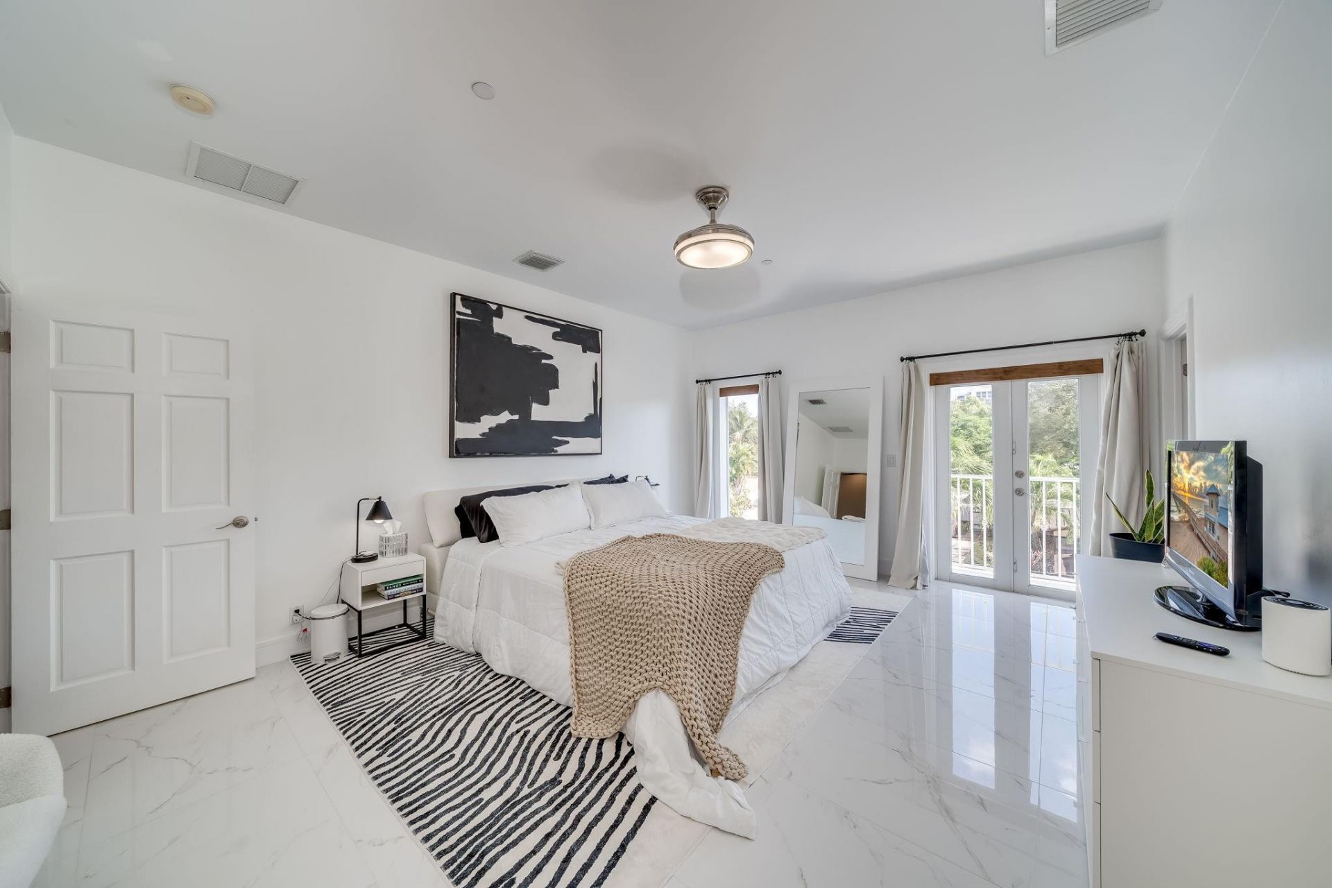 1112 NE 17th Way, Unit 1112, Fort Lauderdale, FL 33304 Photo