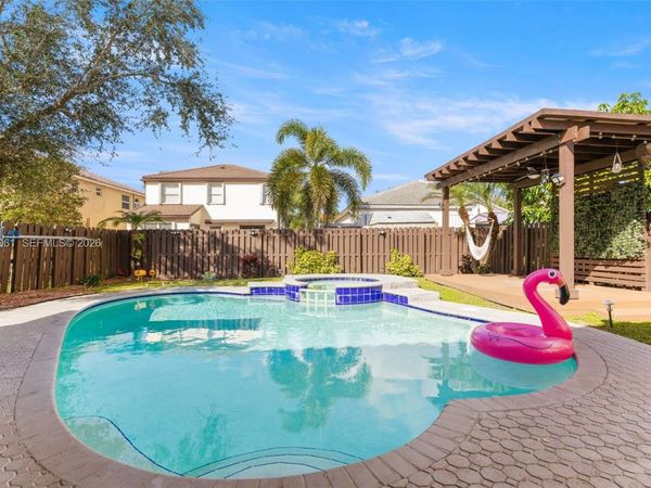 574 NW 159th Ave, Pembroke Pines, FL 33028