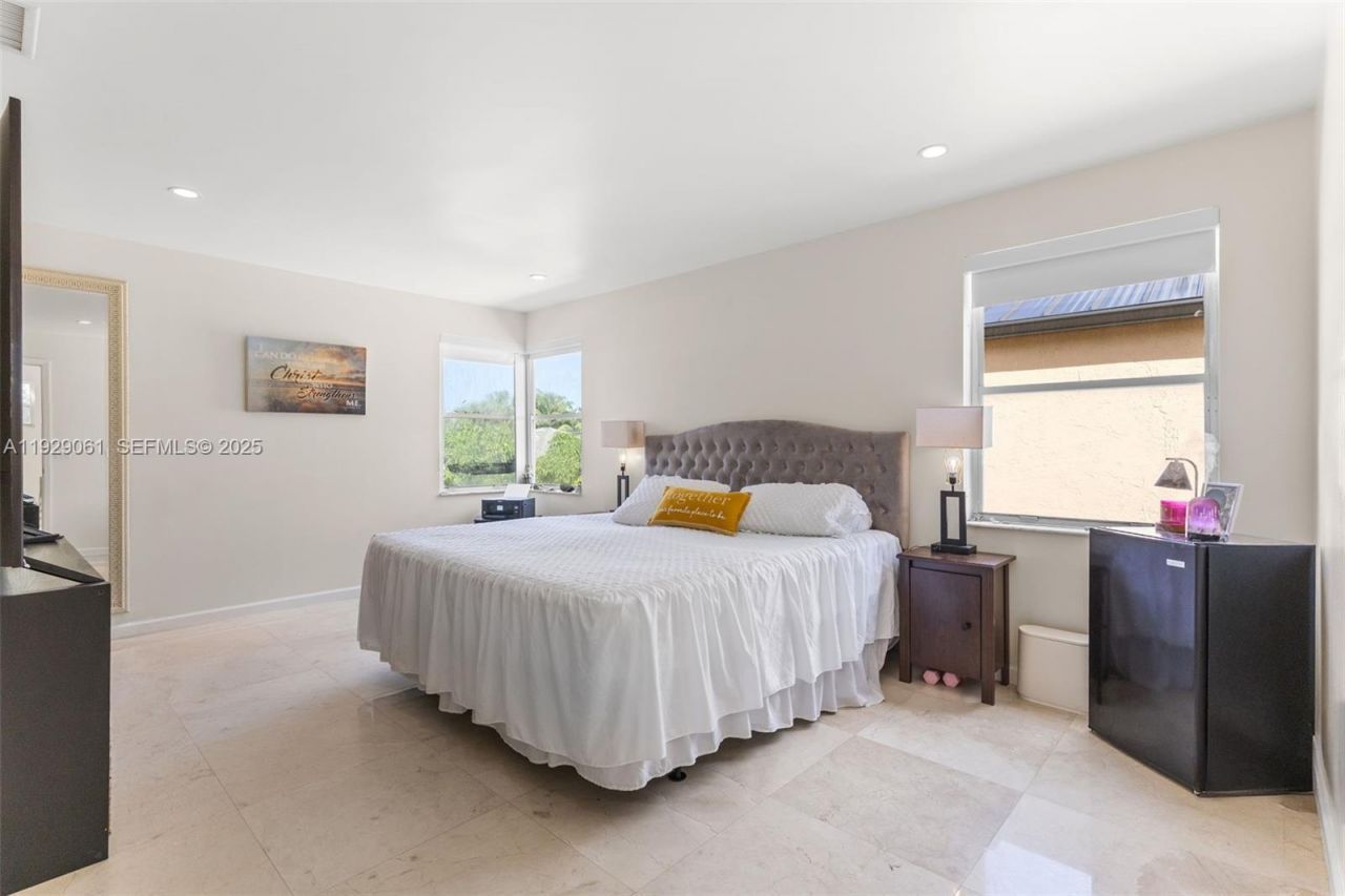 574 NW 159th Ave, Pembroke Pines, FL 33028 Photo