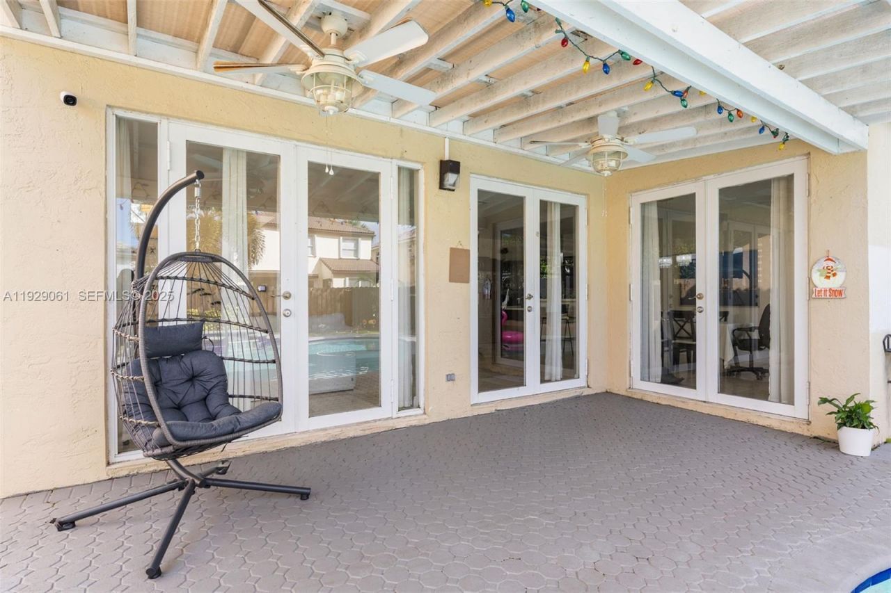 574 NW 159th Ave, Pembroke Pines, FL 33028 Photo