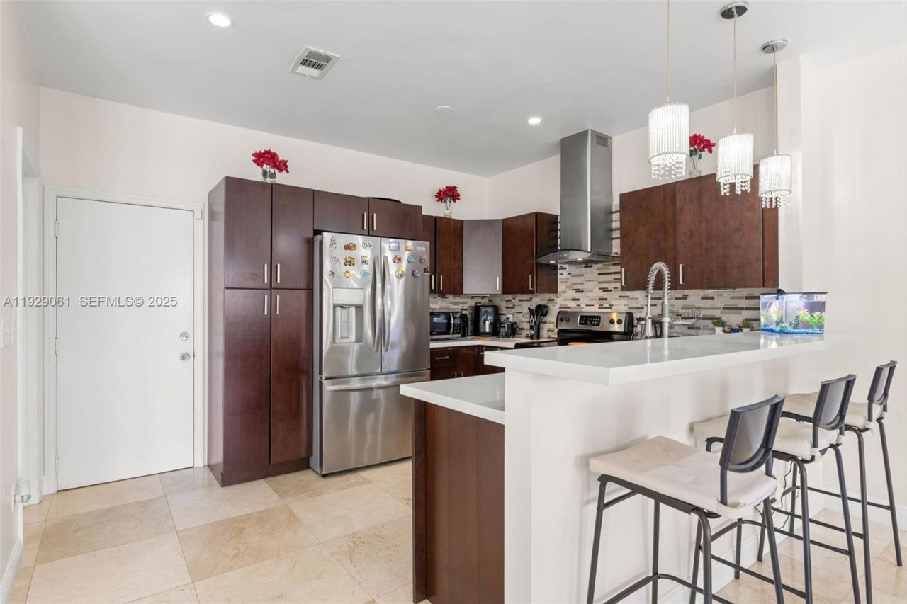 574 NW 159th Ave, Pembroke Pines, FL 33028 Photo