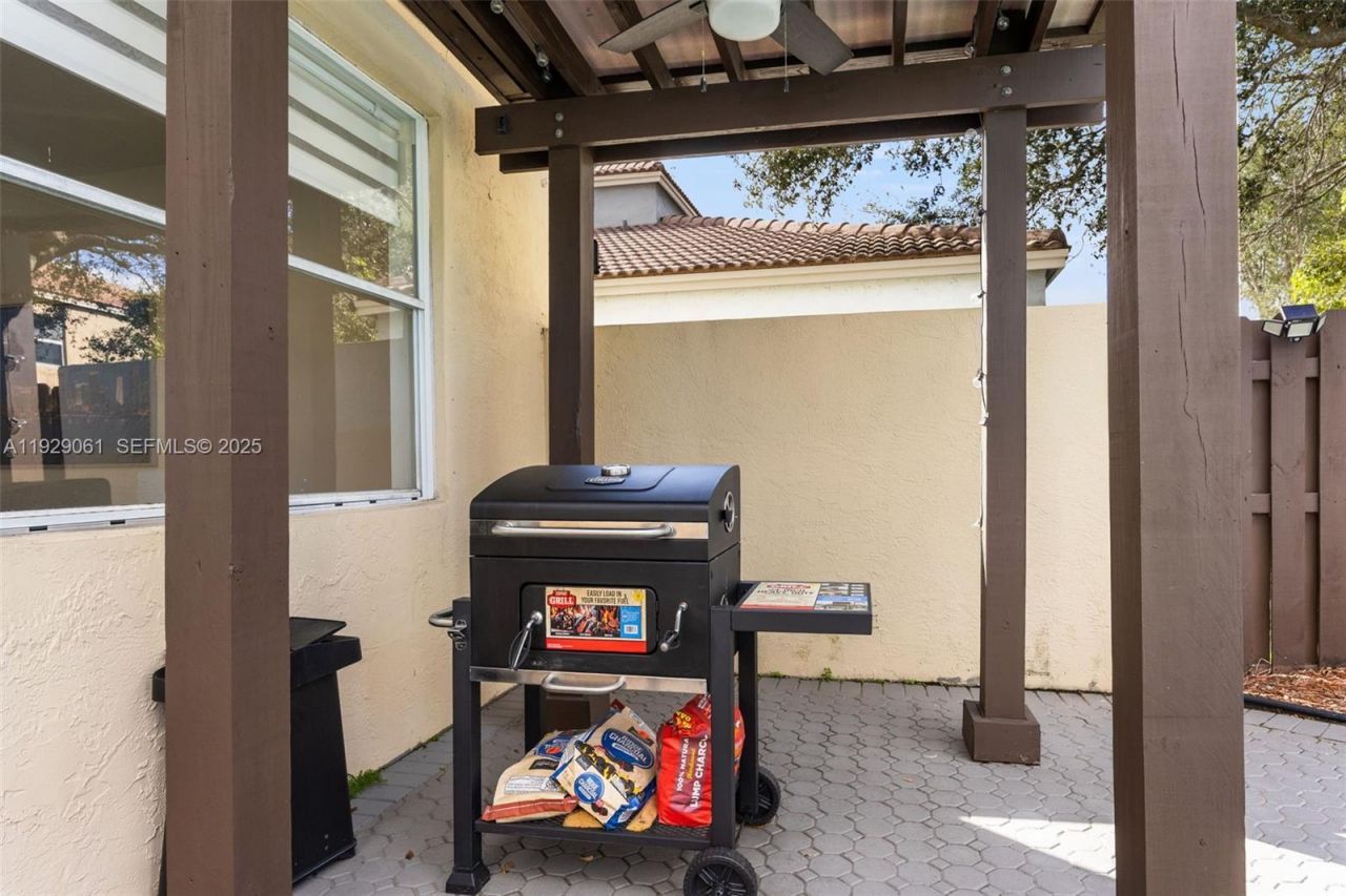 574 NW 159th Ave, Pembroke Pines, FL 33028 Photo