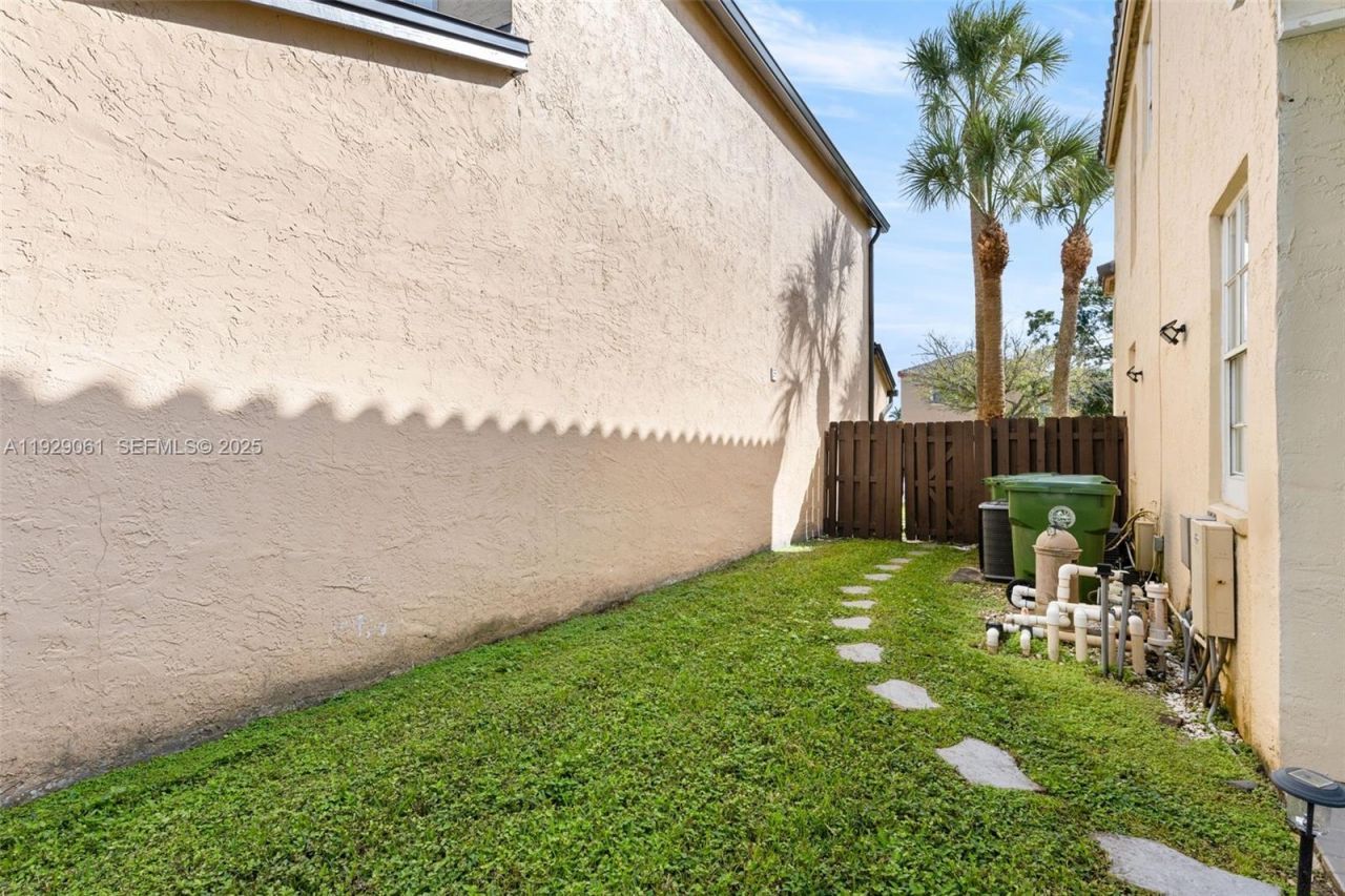 574 NW 159th Ave, Pembroke Pines, FL 33028 Photo