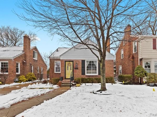 1818 Norwood Drive, Grosse Pointe Woods, MI 48236