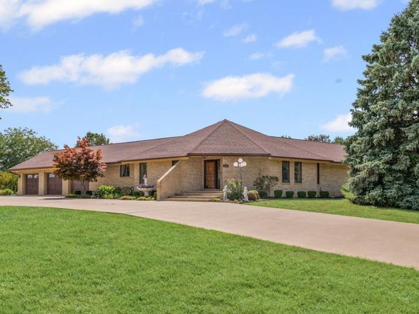 800 Cambridge Drive, Paxton, IL 60957