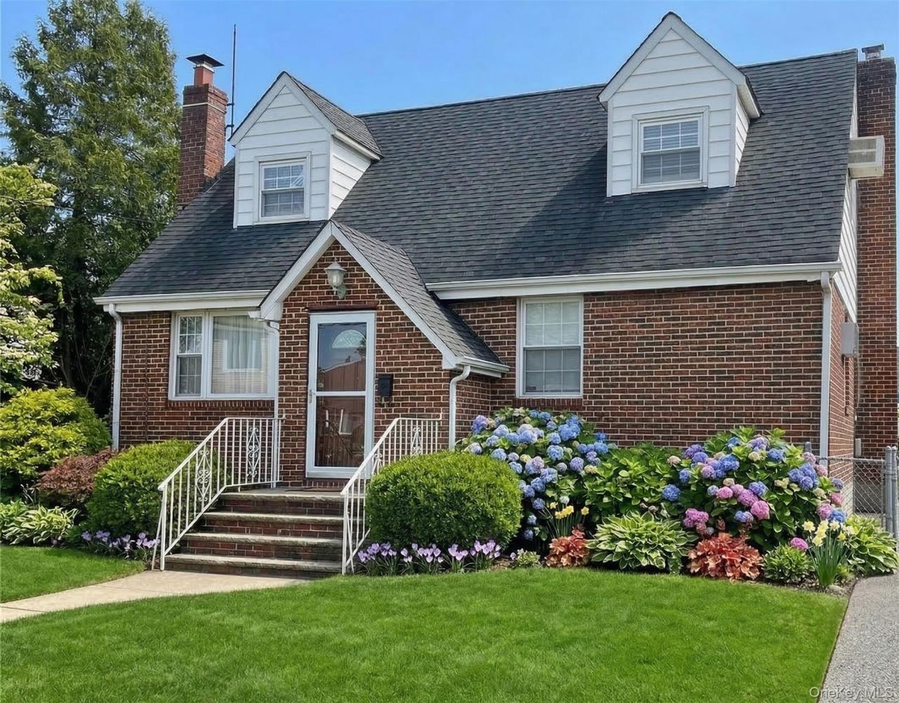 21 Oceanview Avenue, Valley Stream, NY 11581 Main Photo