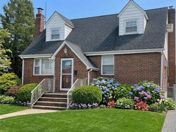 21 Oceanview Avenue, Valley Stream, NY 11581