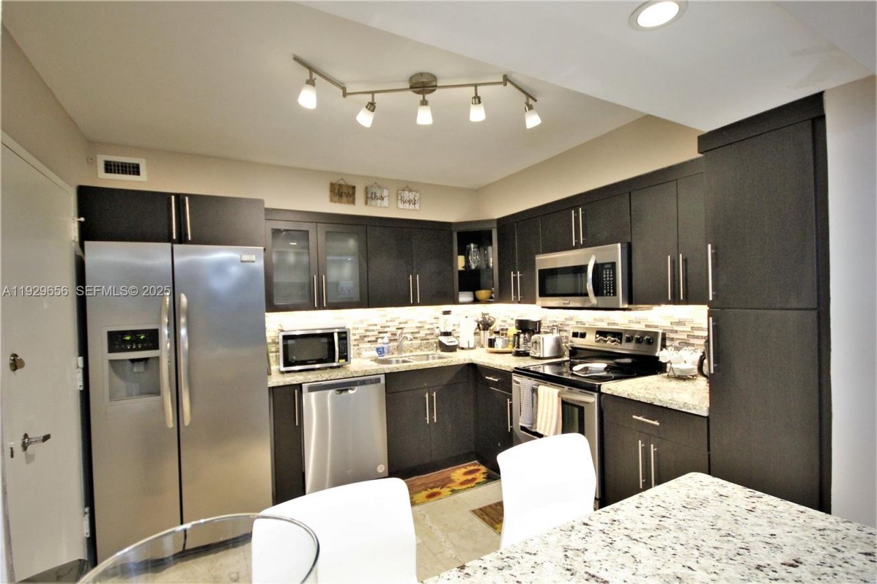 5161 Collins Ave, Unit 1610, Miami Beach, FL 33140 Photo