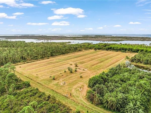 6251 Stringfellow RD, ST. JAMES CITY, FL 33956