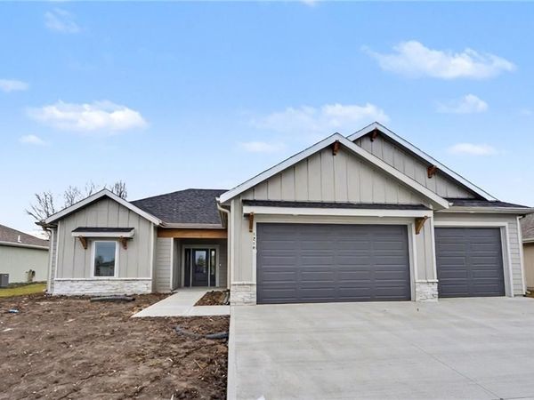 1210 Alexander Court, Ottawa, KS 66067