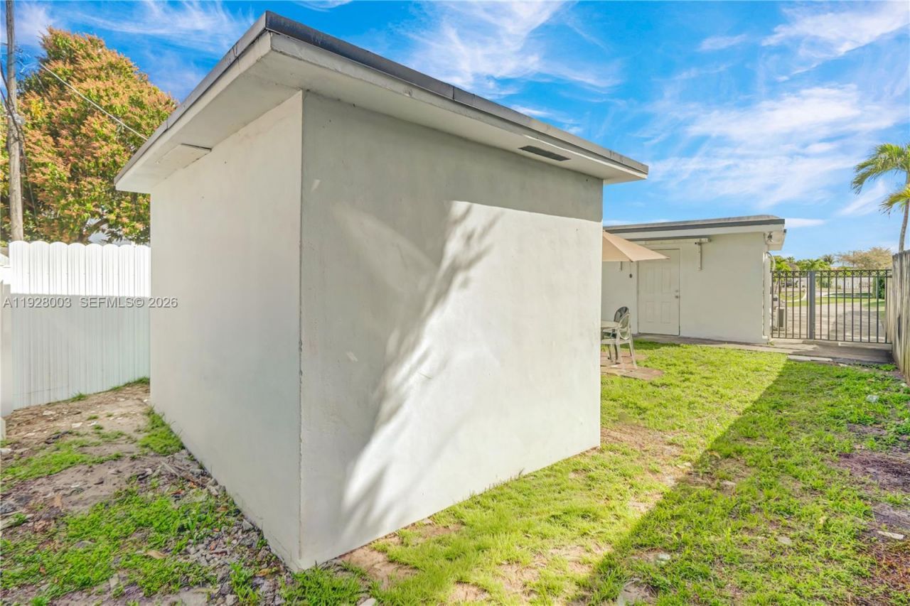 1540 E 8th Ct, Hialeah, FL 33010 Photo