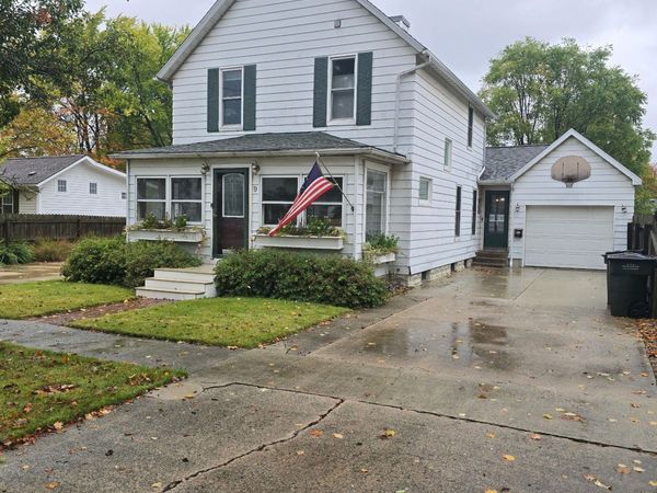 9 E Beech Street, Three Oaks, MI 49128