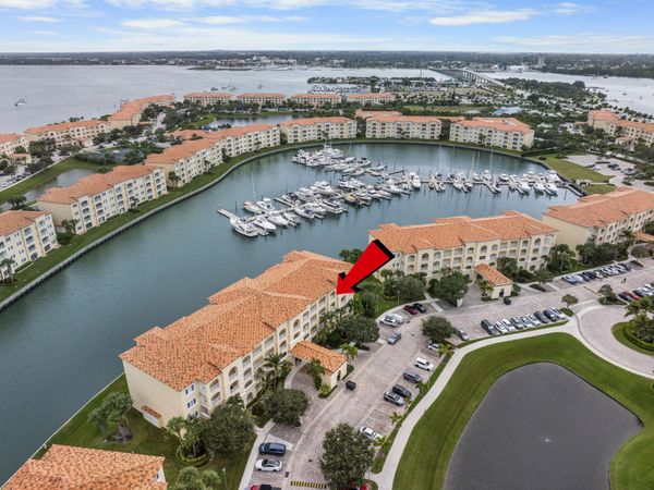 8 Harbour Isle Drive E, Unit Ph5, Fort Pierce, FL 34949