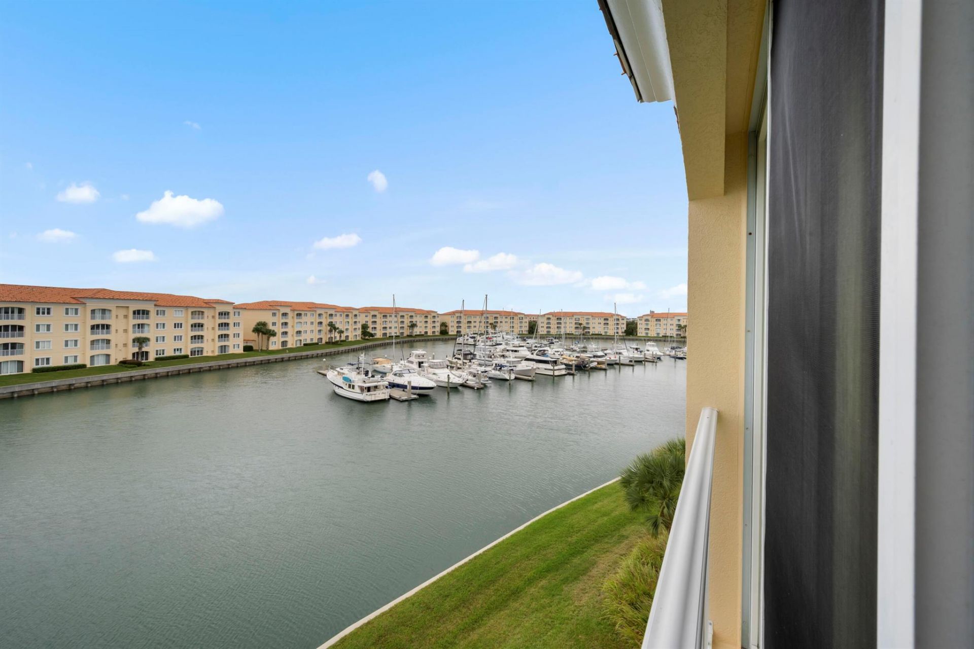 8 Harbour Isle Drive E, Unit Ph5, Fort Pierce, FL 34949 Photo
