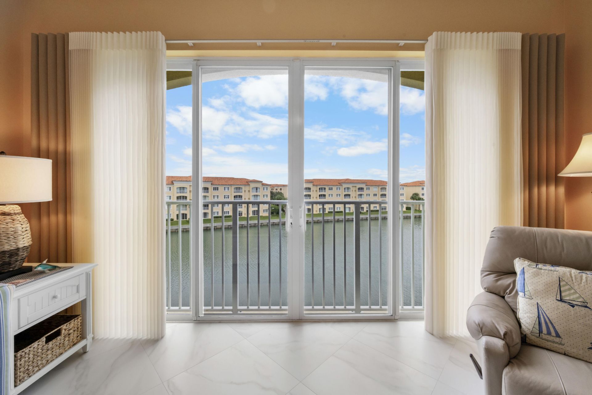 8 Harbour Isle Drive E, Unit Ph5, Fort Pierce, FL 34949 Photo