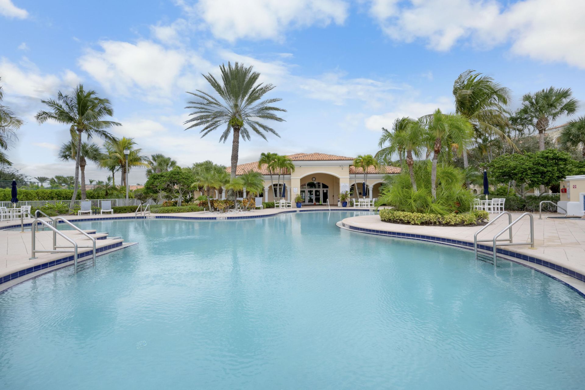 8 Harbour Isle Drive E, Unit Ph5, Fort Pierce, FL 34949 Photo