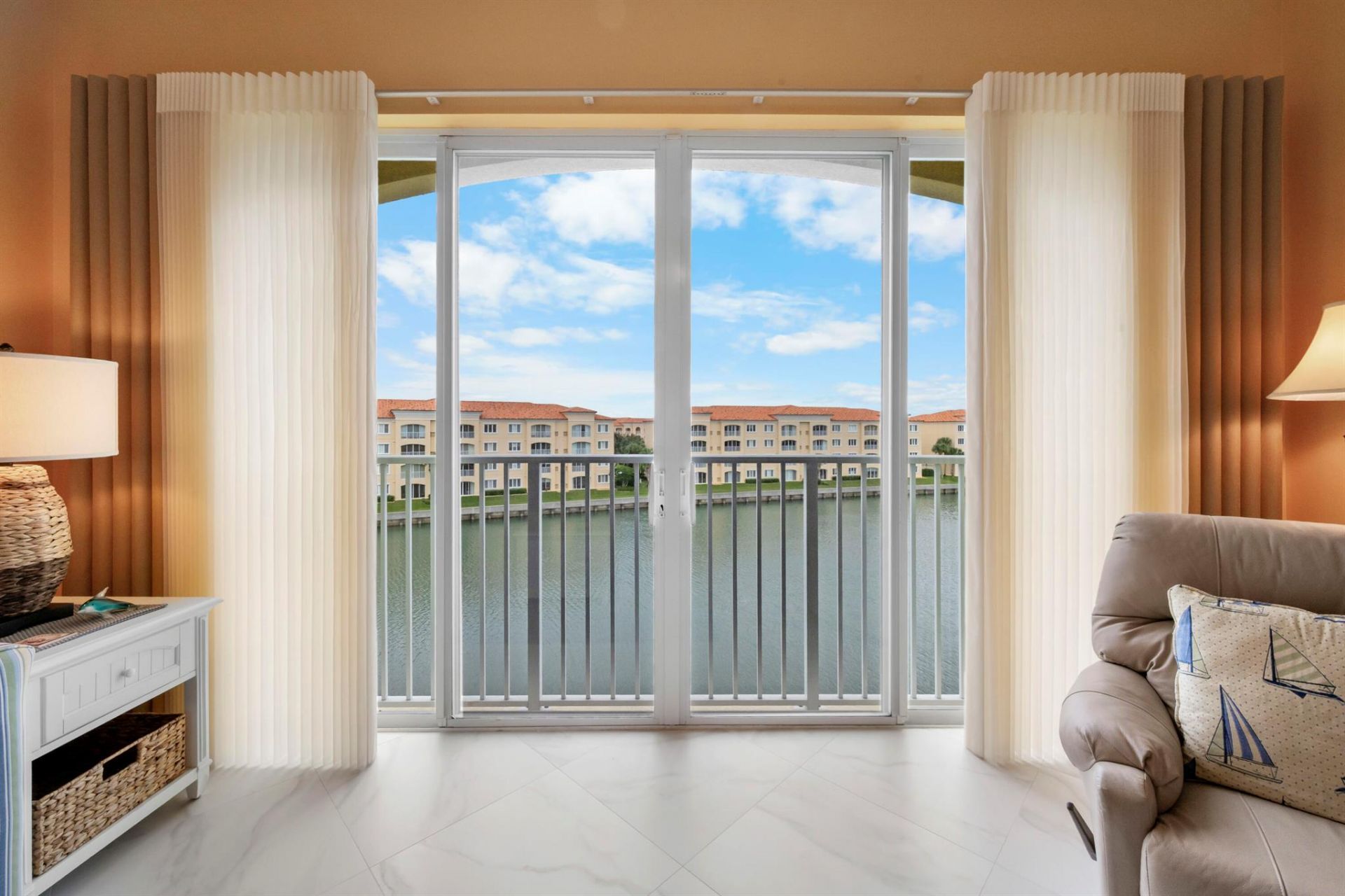 8 Harbour Isle Drive E, Unit Ph5, Fort Pierce, FL 34949 Photo