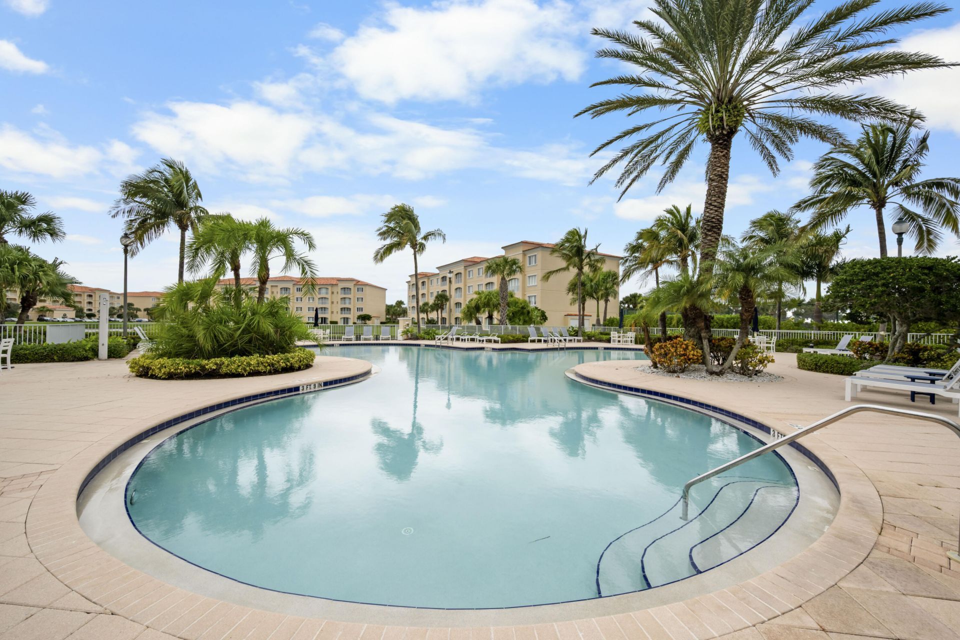 8 Harbour Isle Drive E, Unit Ph5, Fort Pierce, FL 34949 Photo