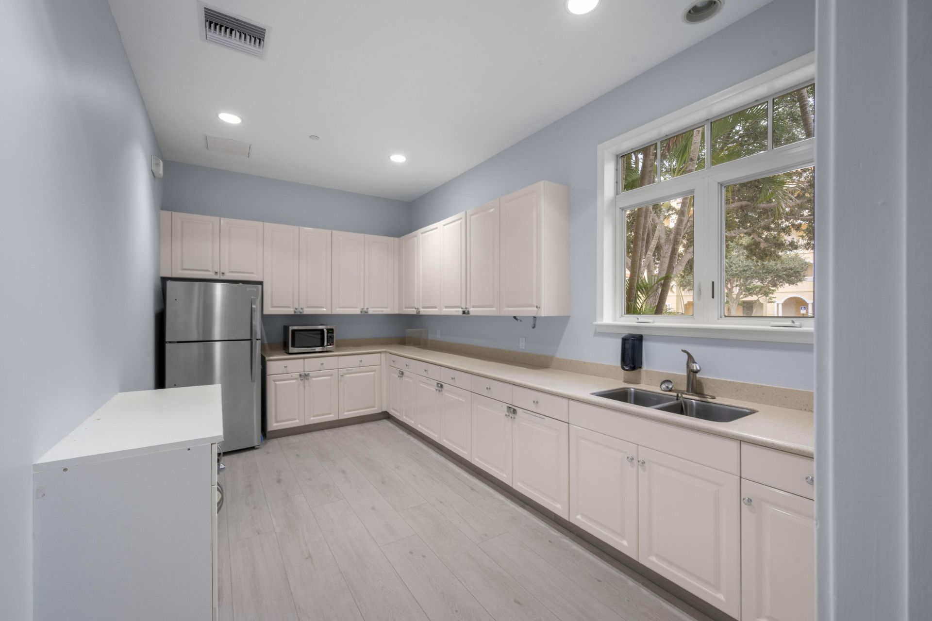 8 Harbour Isle Drive E, Unit Ph5, Fort Pierce, FL 34949 Photo