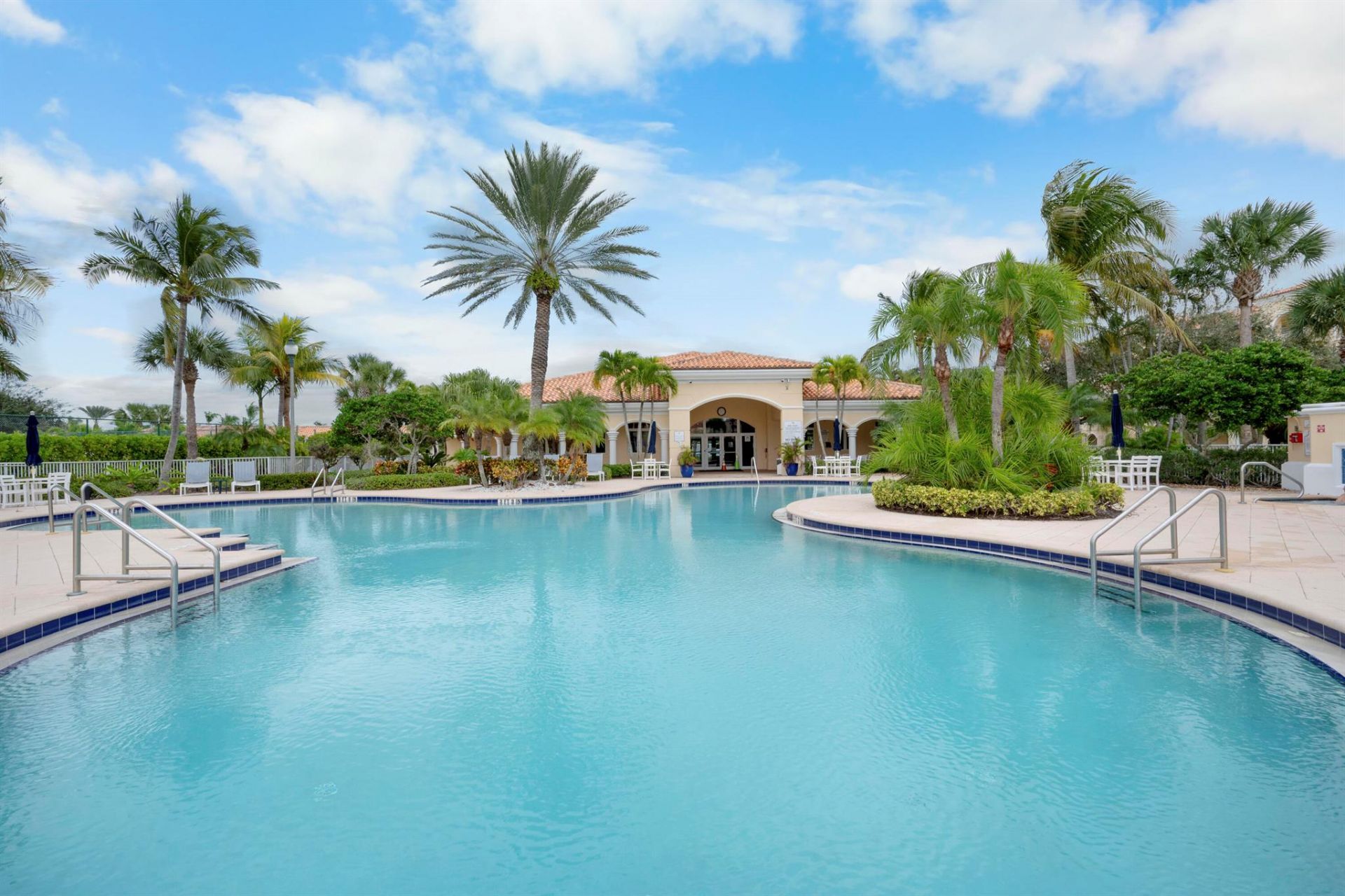 8 Harbour Isle Drive E, Unit Ph5, Fort Pierce, FL 34949 Photo