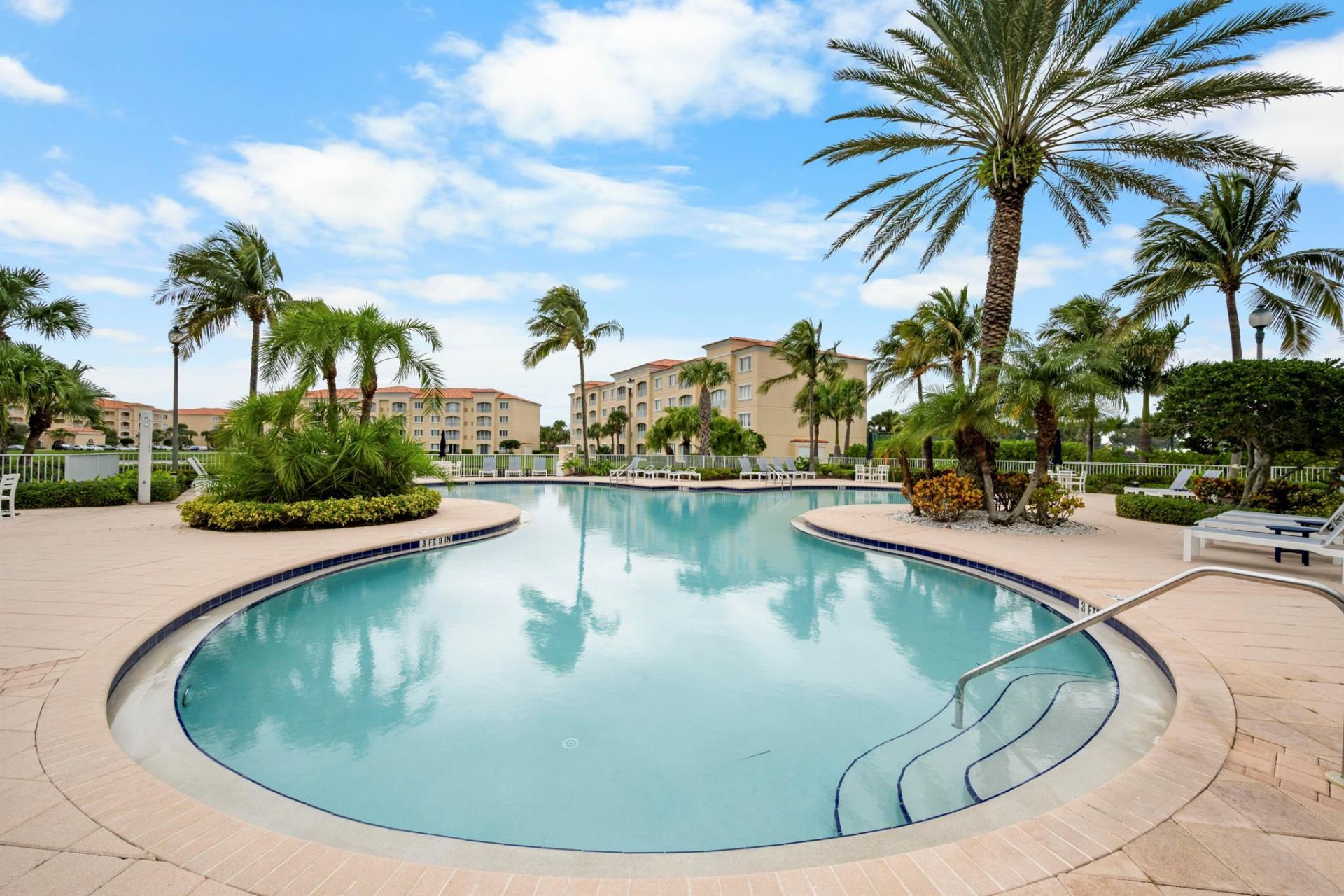 8 Harbour Isle Drive E, Unit Ph5, Fort Pierce, FL 34949 Photo