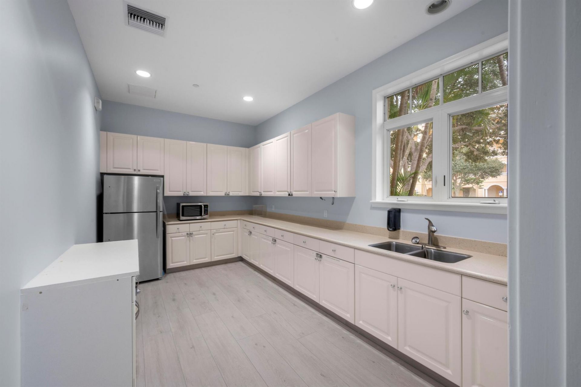 8 Harbour Isle Drive E, Unit Ph5, Fort Pierce, FL 34949 Photo