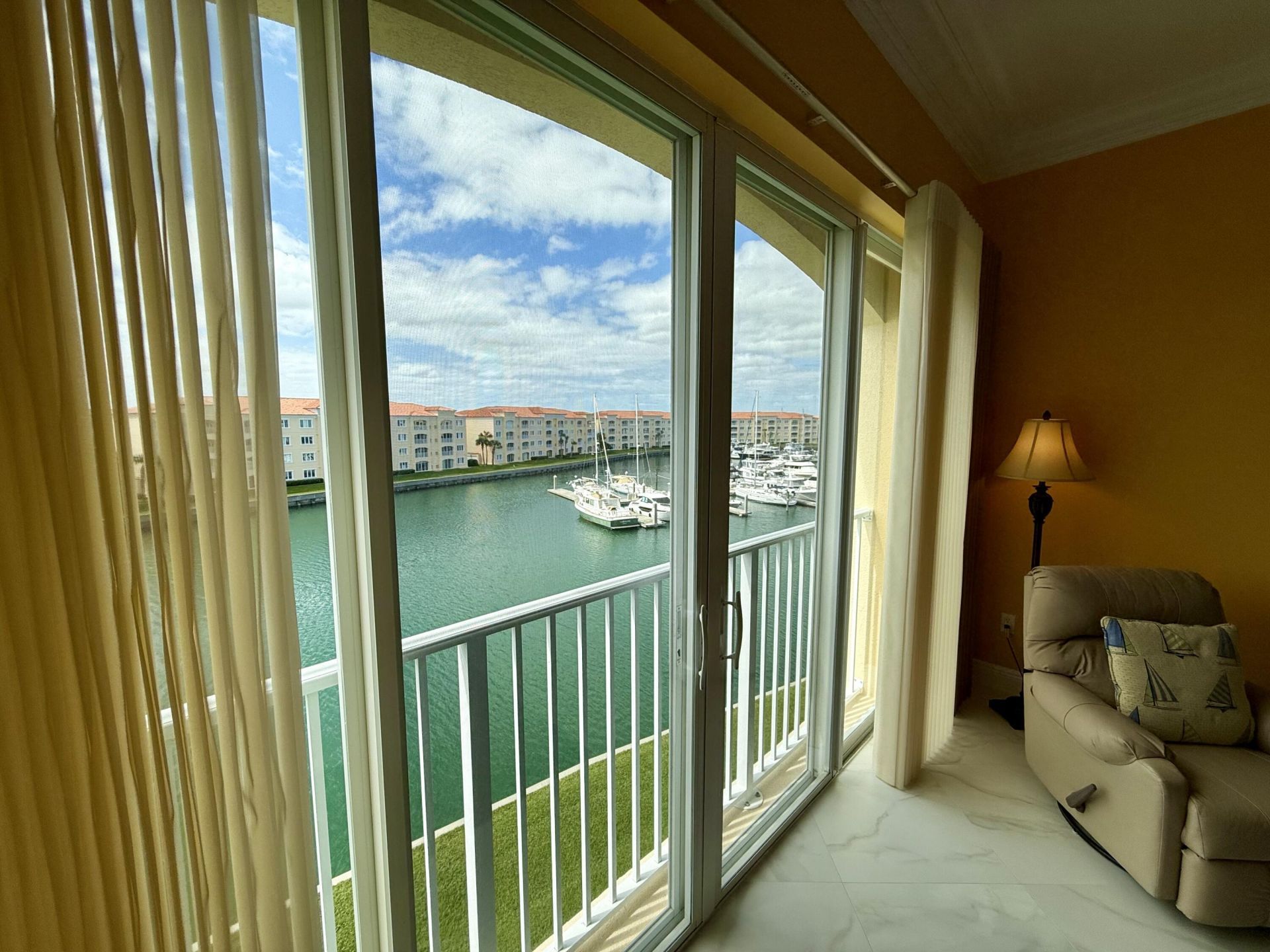 8 Harbour Isle Drive E, Unit Ph5, Fort Pierce, FL 34949 Photo