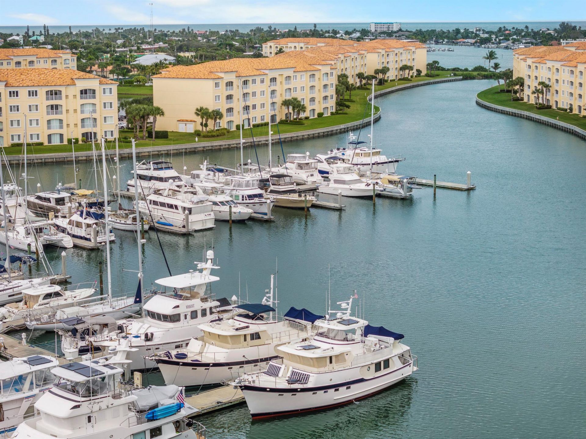 8 Harbour Isle Drive E, Unit Ph5, Fort Pierce, FL 34949 Photo