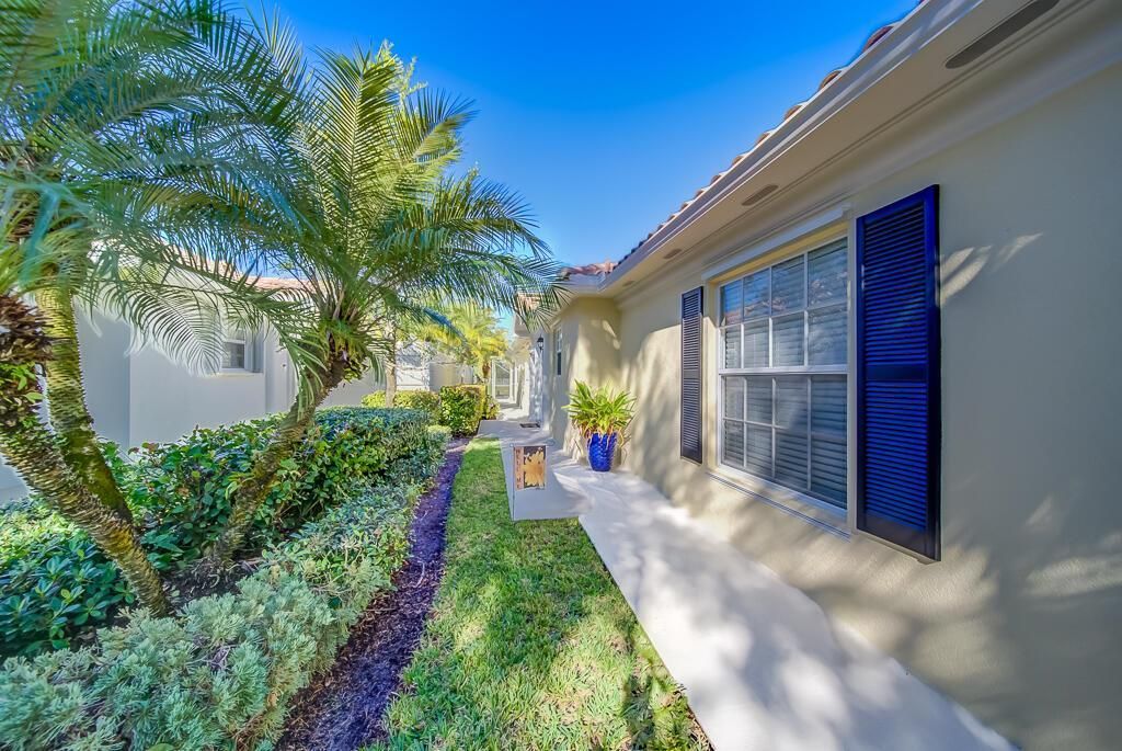 8199 Saint Johns Court, Wellington, FL 33414 Photo