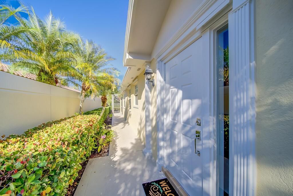 8199 Saint Johns Court, Wellington, FL 33414 Photo