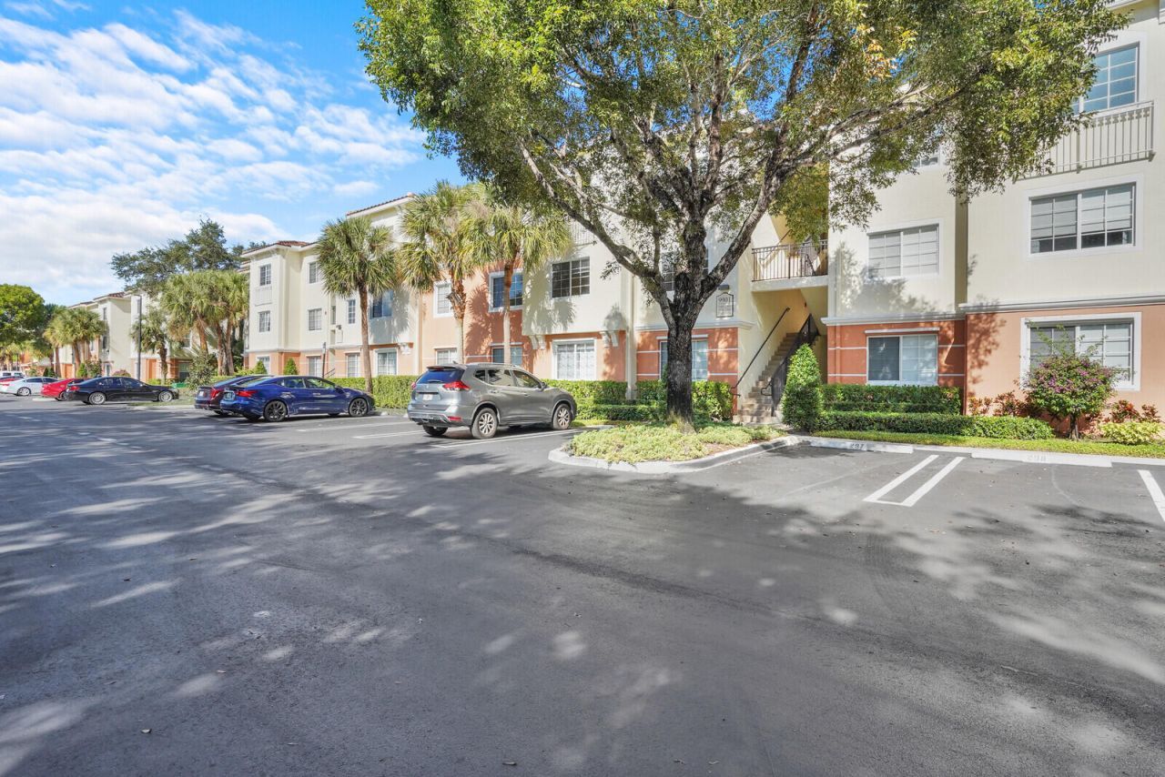 9901 Baywinds Drive, Unit 3305, West Palm Beach, FL 33411 Photo