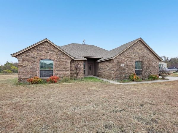 118 Kenya Court, Springtown, TX 76082