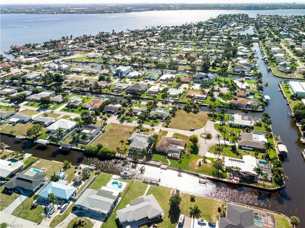 1425 Venetian Ct, Cape Coral, FL 33904 Photo