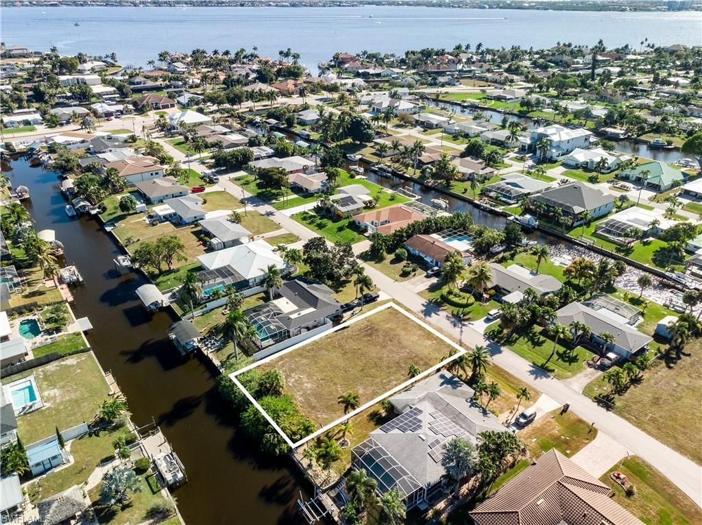 1425 Venetian Ct, Cape Coral, FL 33904 Photo
