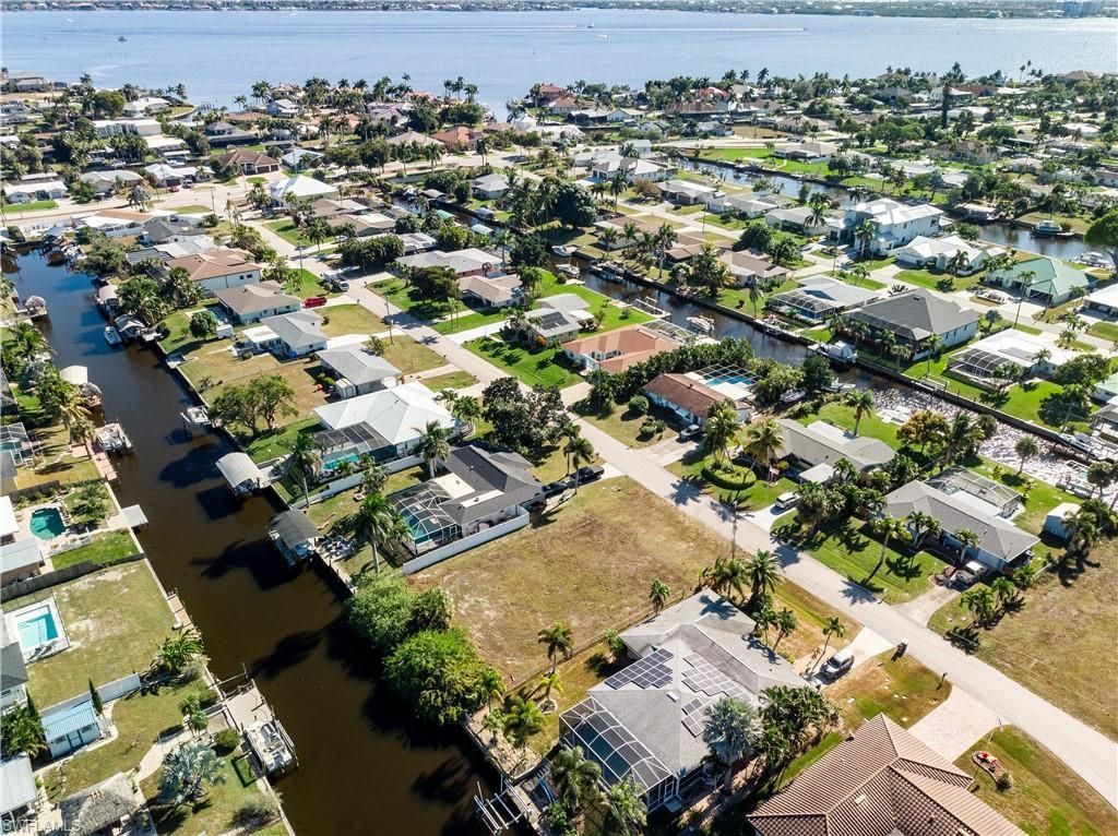1425 Venetian Ct, Cape Coral, FL 33904 Photo
