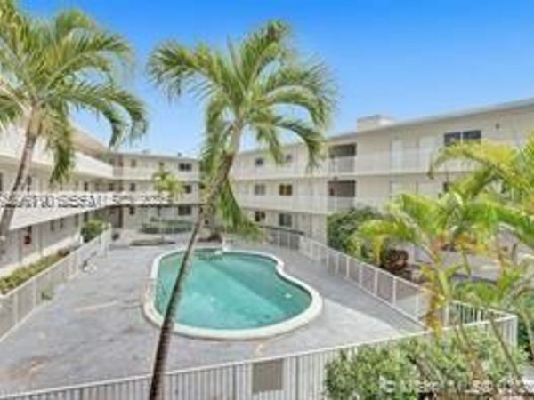 1895 Venice Park Dr, Unit A18, Miami, FL 33181