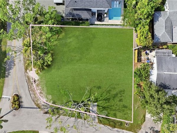 1165 8th TER N, NAPLES, FL 34102