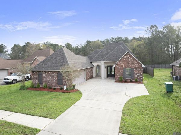 34122 Springlake Dr, Walker, LA 70785