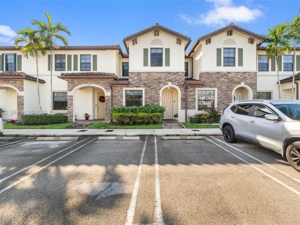 3272 W 92nd Pl, Hialeah, FL 33018