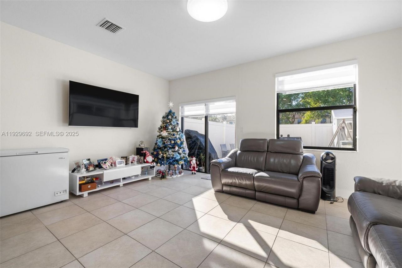 3272 W 92nd Pl, Hialeah, FL 33018 Photo