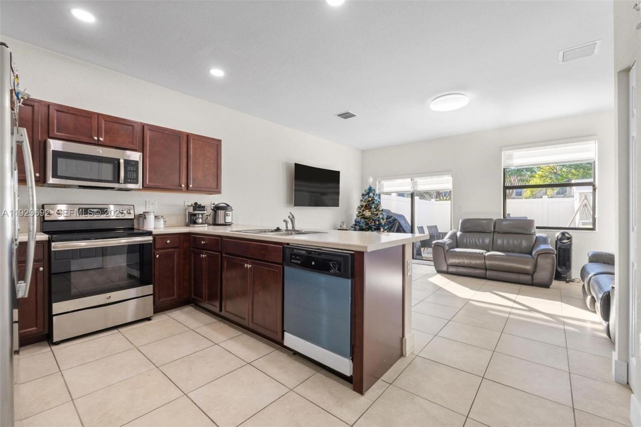 3272 W 92nd Pl, Hialeah, FL 33018 Photo