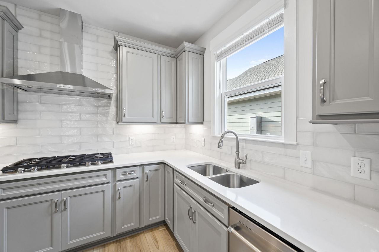 725 Coral Bells Lane Photo 8