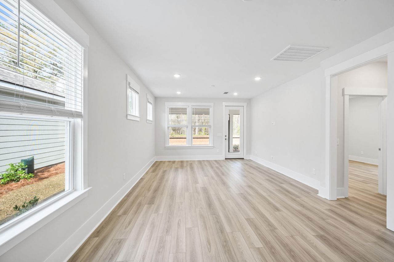 725 Coral Bells Lane Photo 9