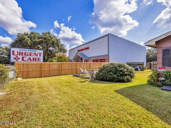 1807 School Street, Ocean Springs, MS 39564